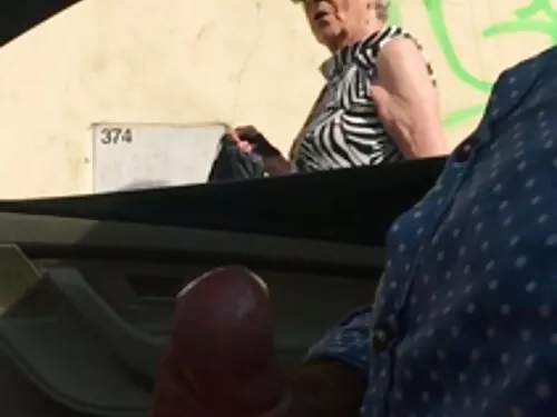 મોહક બ્રાઉનહેડ MILF  ...