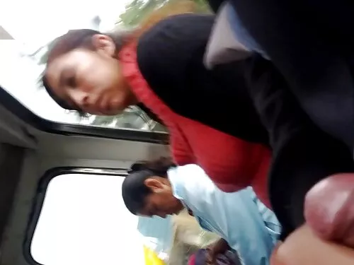 રુઇ અકિયામા ગીવ્સ ટા ...